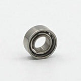 Ein Roro Lure Roro BFS Keramik Kugellager steht aufrecht auf einem schlichten weißen Hintergrund und zeigt seine inneren und äußeren Ringe.