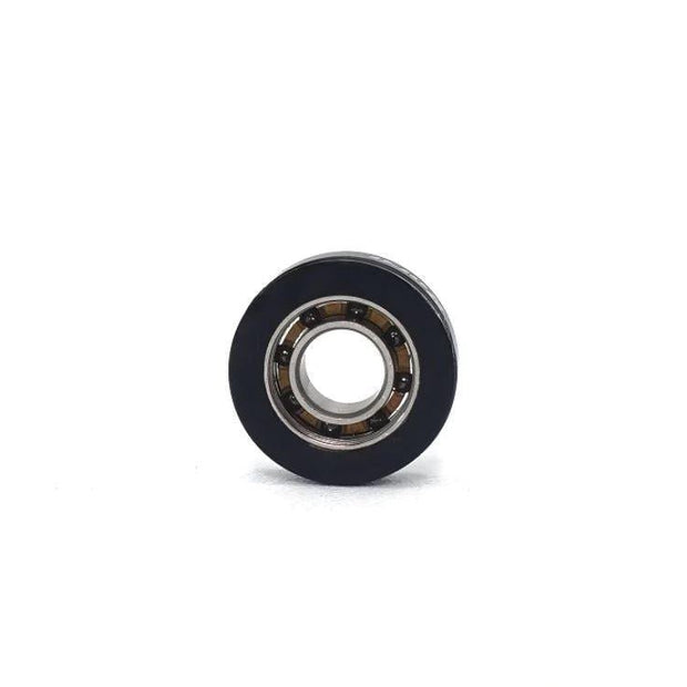 Ein Roro Lure BFS Keramik Kugellager aus dem Roro BFS Keramik Kugellager Set ist zentriert auf einem weißen Hintergrund abgebildet, ideal für Angelrollen 2023 Calcutta Conquest BFS und 2022 Aldebaran BFS.