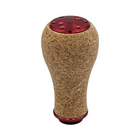 Der SLP Works Power Light Cork Knob S von SLP Works verfügt über einen abgerundeten Korkgriff mit einer konischen Form, roten (Rot) Metall-Akzenten und kleinen Löchern auf der Oberseite - ideal für Baitcasting-Rollen.