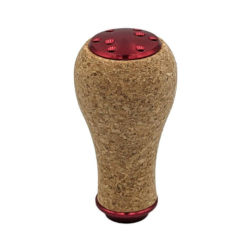 Der SLP Works Power Light Cork Knob S von SLP Works verfügt über einen abgerundeten Korkgriff mit einer konischen Form, roten (Rot) Metall-Akzenten und kleinen Löchern auf der Oberseite - ideal für Baitcasting-Rollen.