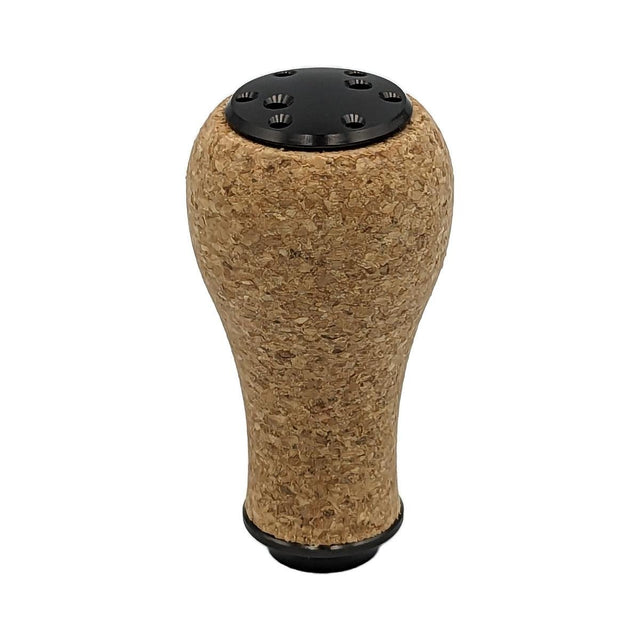 Der SLP Works Power Light Cork Knob S von SLP Works besteht aus einem Korkkörper und einer schwarzen (Schwarz) Oberseite, die auf einem schlichten weißen Hintergrund abgebildet ist.