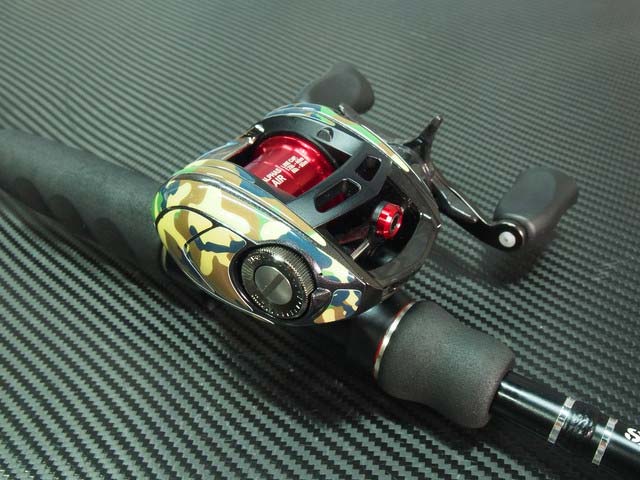 Aufkleber-Kit Daiwa Alphas Air-Aufkleber-Wanees-Tarnmuster (Kurbel Links)-RL-Angelrollentuning