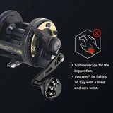 Nahaufnahme des Gomexus Carbongriffs 75 mm mit 38 mm Power Knob (7 x 4 mm): Das ergonomische Design reduziert die Ermüdung des Handgelenks und ermöglicht längeres, schmerzfreies Angeln. Die Abbildung zeigt Schmerzen im Handgelenk; der Text betont die zusätzliche Hebelwirkung für größere Fänge. Marke: Gomexus.