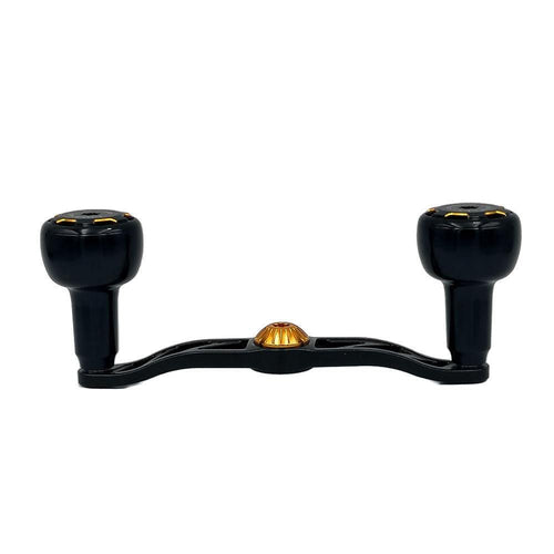Ein schwarzer Gomexus Crank 110mm Handle mit 30 mm Sailor Power Knobs (8x5mm) für Baitcasterrolle, mit goldenen Akzenten, zwei zylindrischen Griffen und einem zentralen Befestigungspunkt auf weißem Hintergrund.