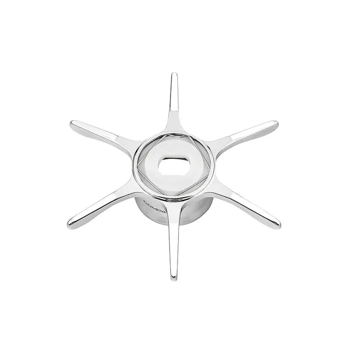 Eine silberne Gomexus Sternbremse 60 mm | Shimano, mit sechs Zacken und einer zentralen Öffnung in einem minimalistischen, sternförmigen Design, wird vor einem weißen Hintergrund präsentiert.