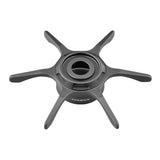 Die Gomexus Sternbremse 65 mm | Daiwa ist ein schwarzer, sechsarmiger Spulenhalter aus Gomexus-Aluminium mit kreisförmigem Mittelpunkt und seitlich aufgedrucktem Markennamen.