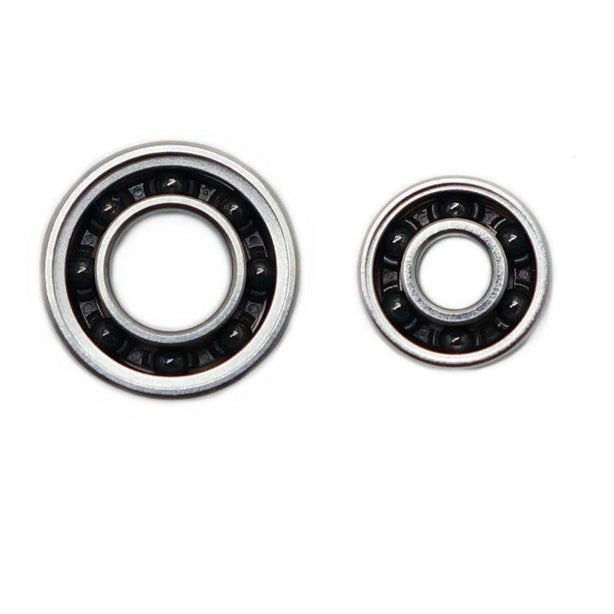 Zwei Hedgehog Studio „Kattobi“ Keramik Kugellager (1150 & 830 Air HD) für Daiwa werden nebeneinander gezeigt, jeweils mit sichtbarem Innen- und Außenring – perfekt zum Aufrüsten Ihrer Baitcasterrolle mit diesem Tuning Kit.