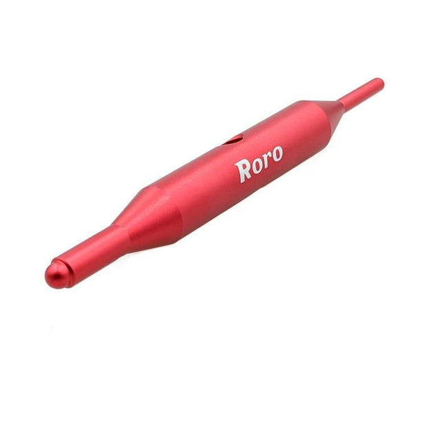 Ein rotes, metallenes, doppelendiges Bearing Pull Tool von Roro Lure mit dem weißen Aufdruck "Roro" auf der Seite, abgebildet vor einem weißen Hintergrund.