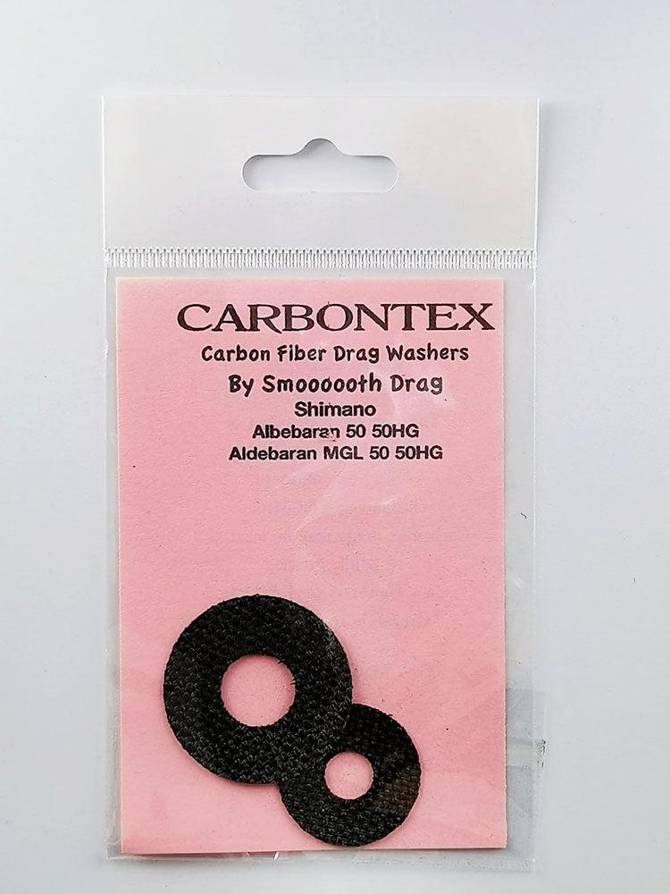Eine durchsichtige Plastikverpackung enthält zwei runde schwarze Bremsscheiben Carbontex von Smoothdrag auf einer rosa Karte, um die Bremskraft in Ihrer Shimano Baitcasterrolle zu erhöhen.