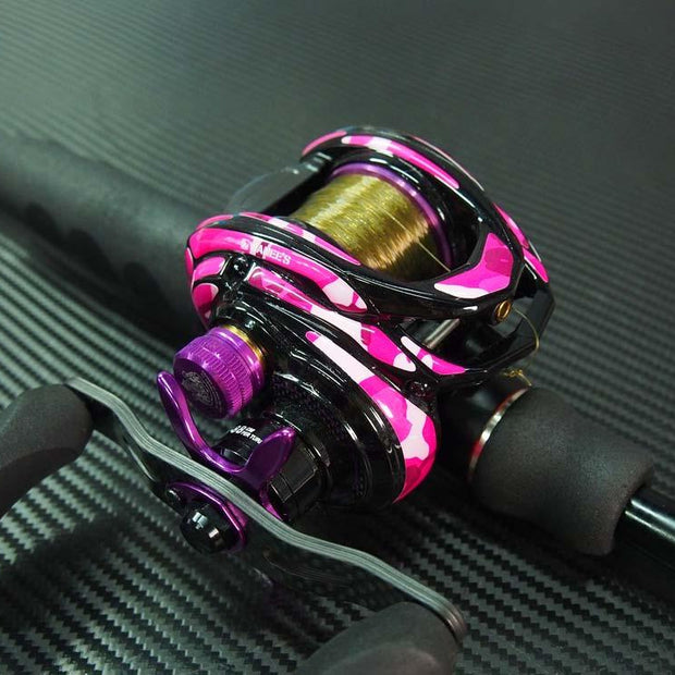 Aufkleber-Kit Abu Garcia Revo EXD-Aufkleber-Wanees-Rosa-Weiß Camouflage (Kurbel Links)-RL-Angelrollentuning
