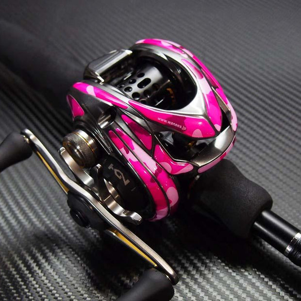 Aufkleber-Kit Shimano Aldebaran-Aufkleber-Wanees-Rosa-Weiß Camouflage (Kurbel Links)-RL-Angelrollentuning